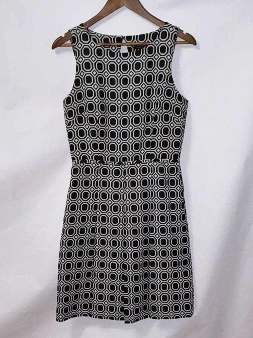Tahari Sleeveless Black and White Dress, Size 6